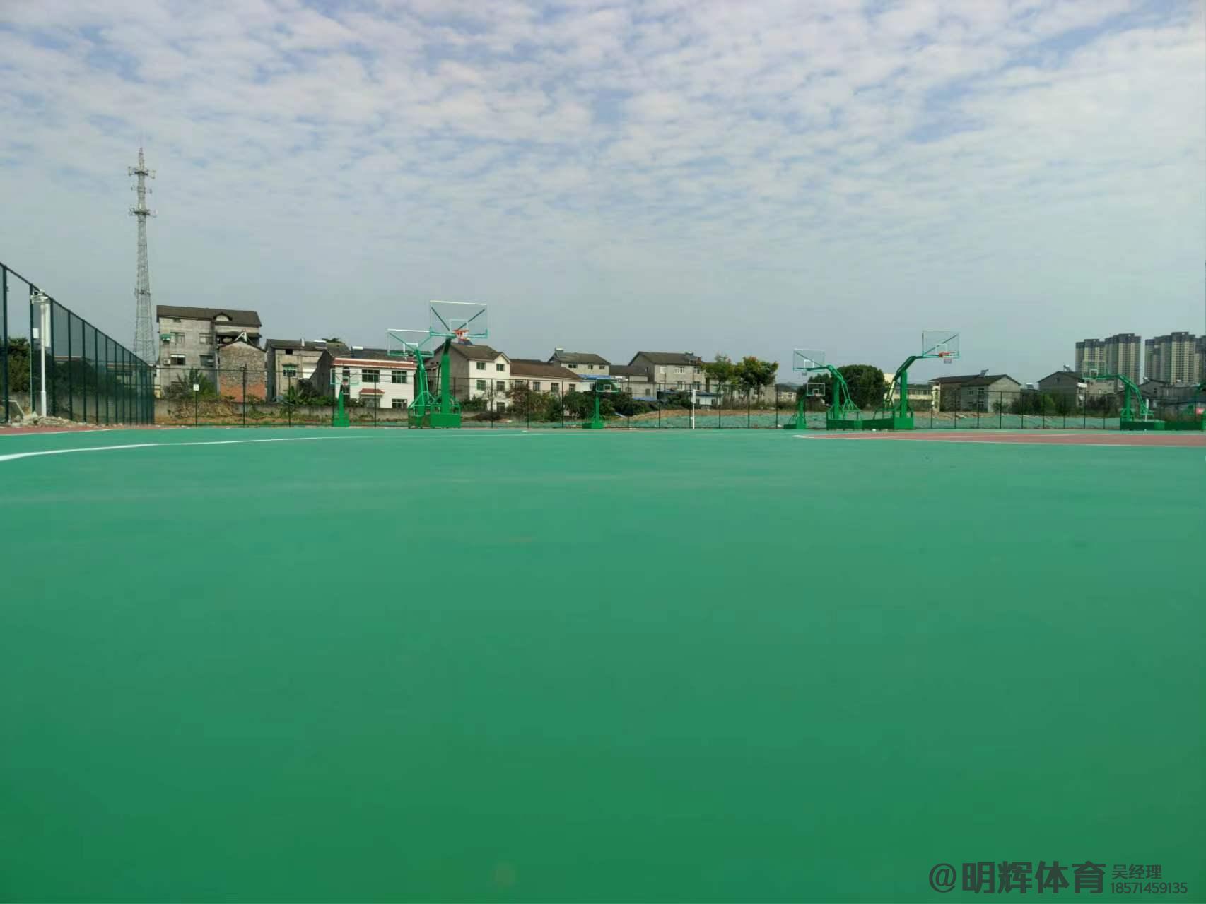 昆明硬地丙烯酸球场的优缺点